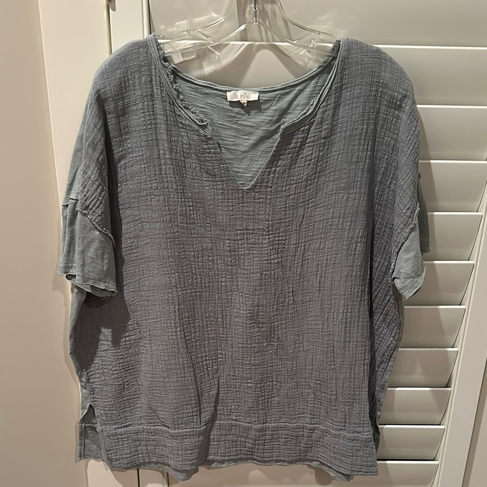 La Miel Women's Mint Gray Top, Gauze front w/T-shirt sleeves and back.  Sz M